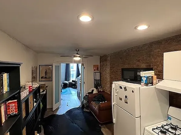 158 5th Avenue image 1 of 7