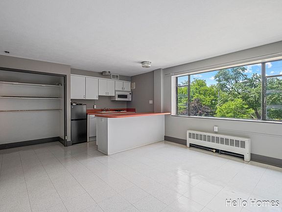 3rd image of 505 Cherry St SE APT 214