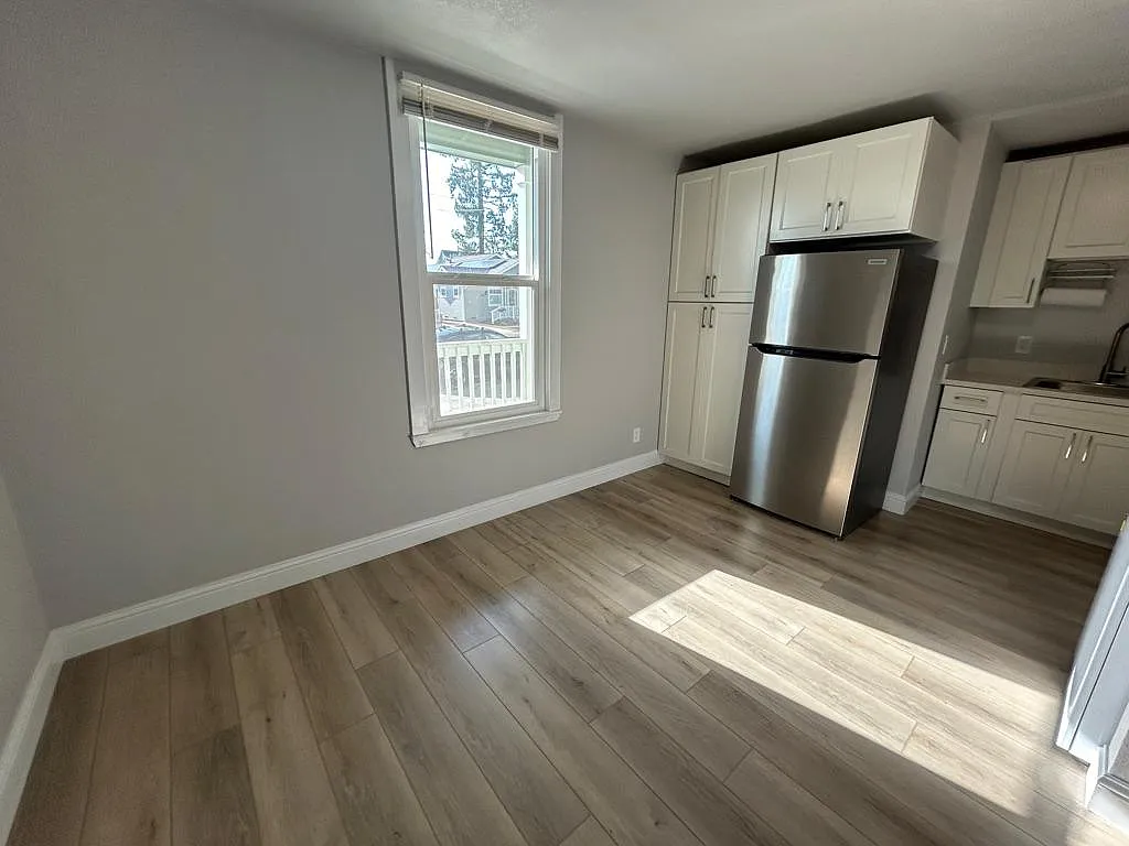 1 bed, 403 sqft, $2,000 — Photo 4