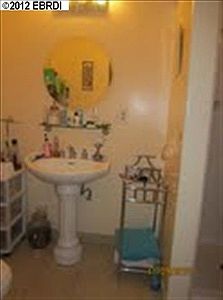 5th image of 1053 Ventura St