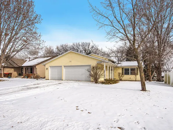 2269 Helena Ave N, Oakdale, MN 55128