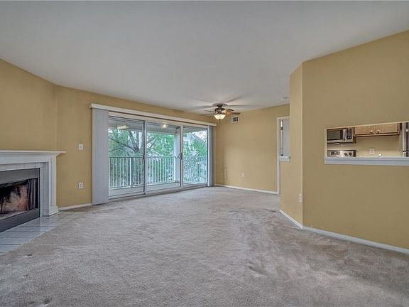 3rd image of 1004 Autumn Woods Ln APT 112