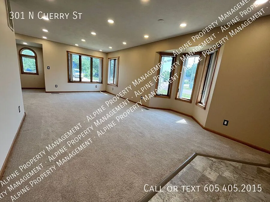 301 N Cherry St