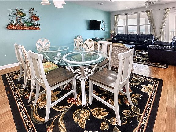 3rd image of 2022 N Waccamaw Dr