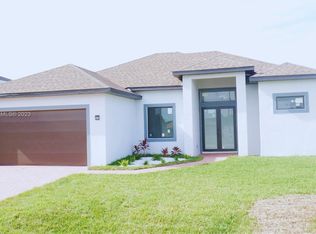 626 NE 1st Pl, Cape Coral, FL 33909