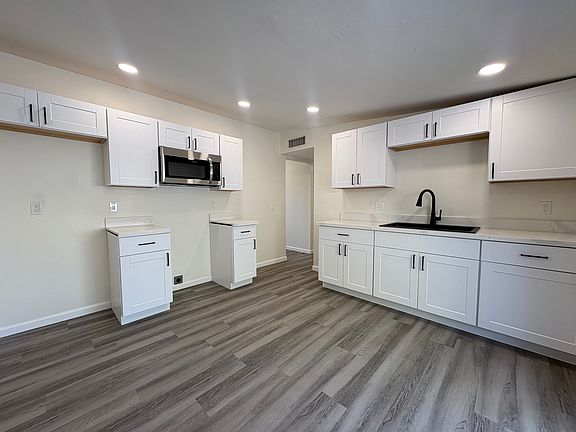 Kitchen - stainless steel appliances being installed before lease