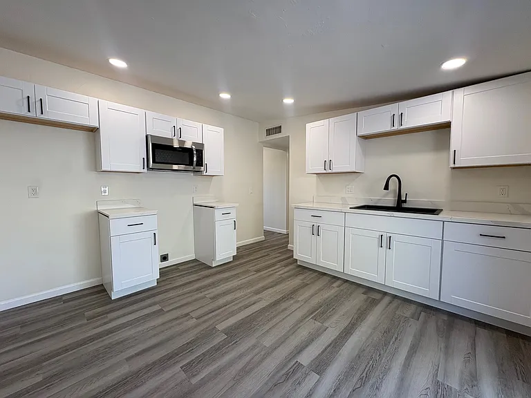Kitchen - stainless steel appliances being installed before lease