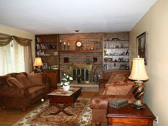 5th image of 6605 Hayward Ct