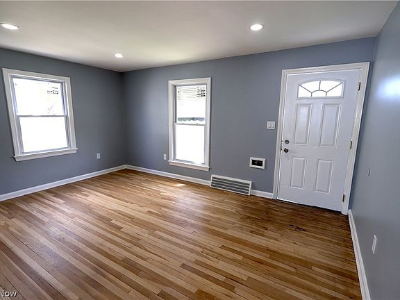 5th image of 16405 Glendale Ave