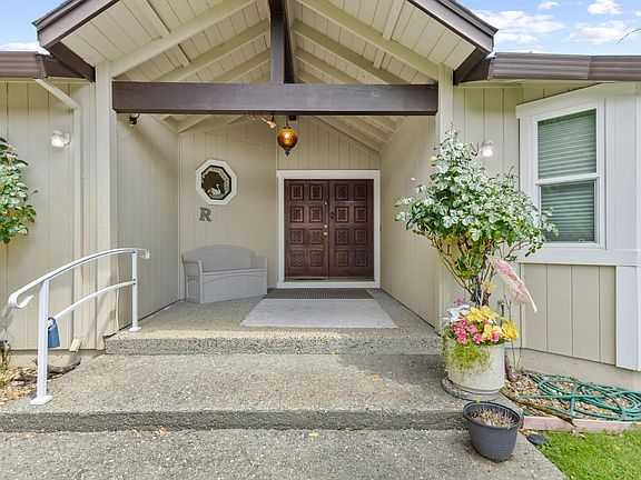 4th image of 6772 Hillsview Drive