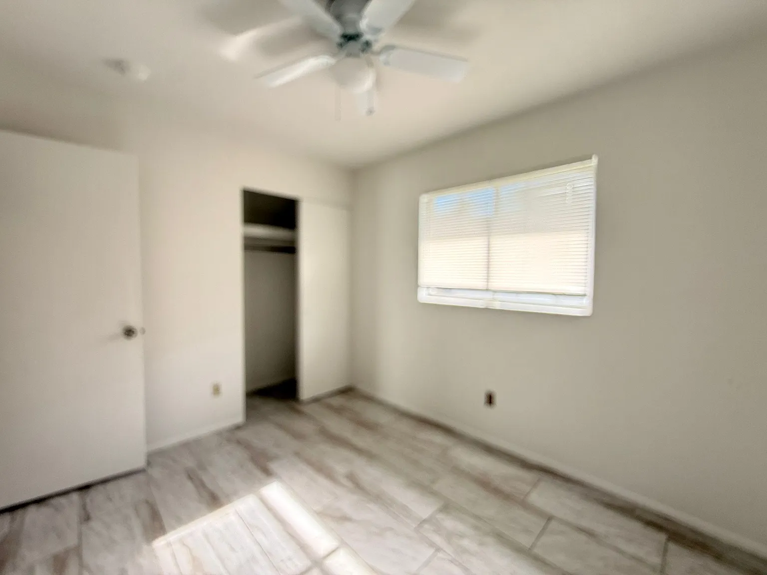 13923-13925 First St - Duplex — Photo 2