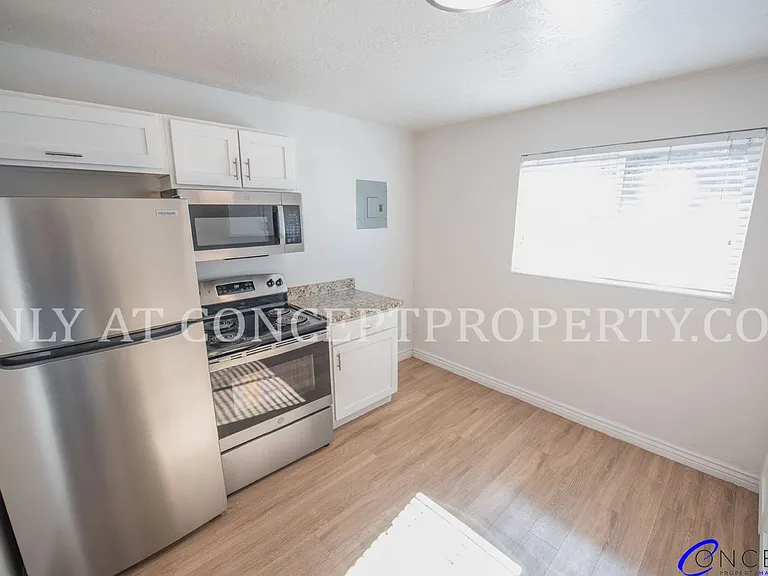 943-971 Chapel Dr — Photo 34