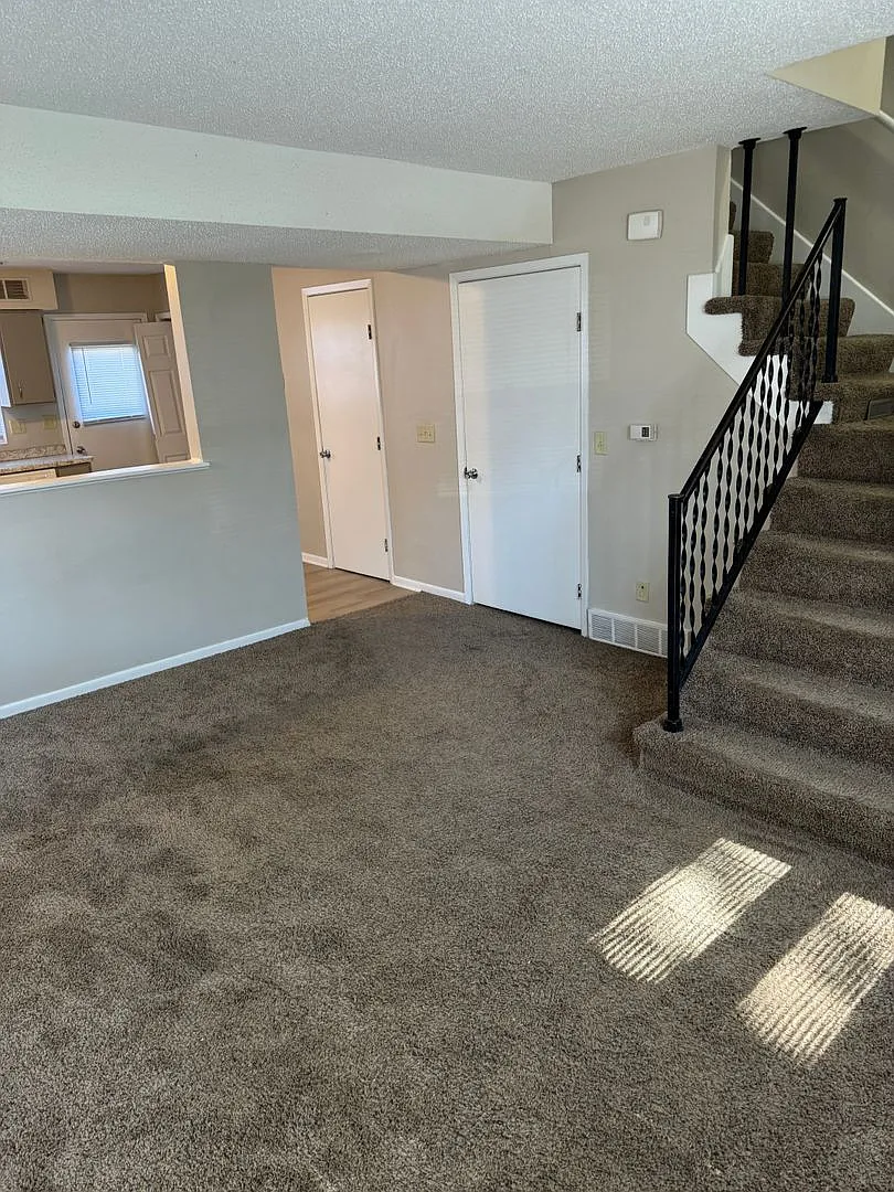 2012 E Caulder Avenue — Photo 2