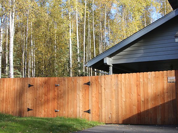 Front fence gate for toys