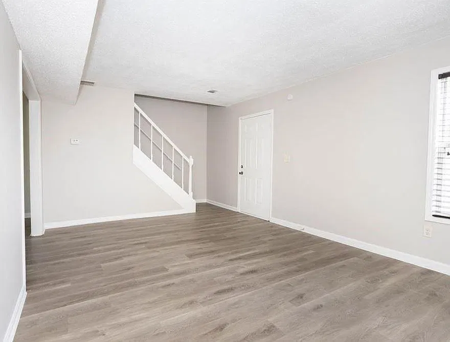 2 bed, 1.5 bath, 4960 sqft, $1,599 — Photo 2
