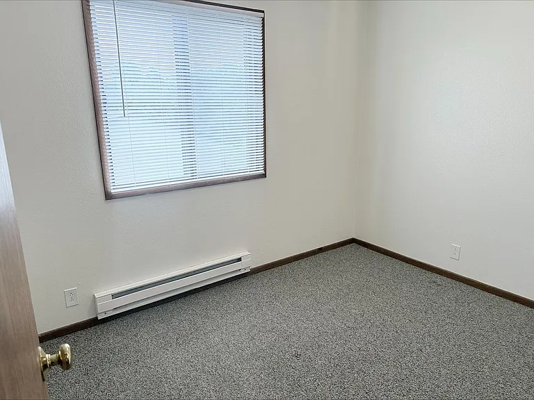 1216 S G Ave — Photo 29