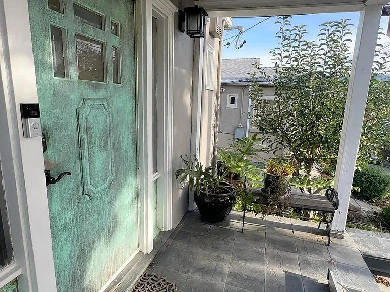2921 Modesto Ave — Photo 2