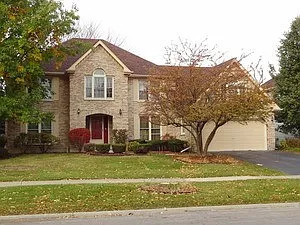 Elegant & Spacious Single Family Home. — Photo 2