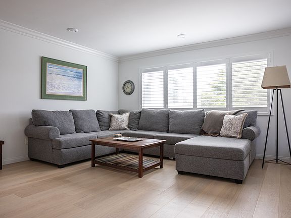 Pull out sofa bed