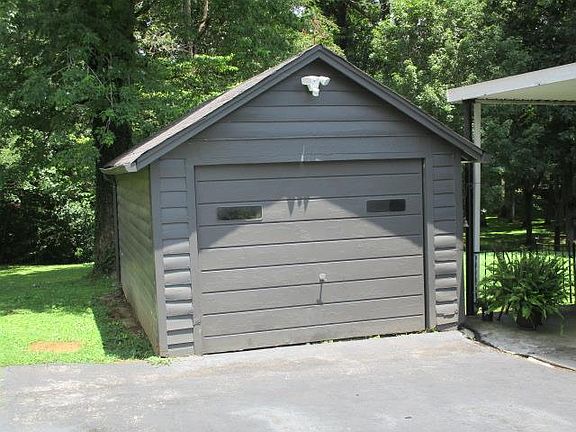 4th image of 210 Rivermont Dr