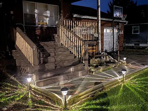 2nd image of 129 Richards Ave