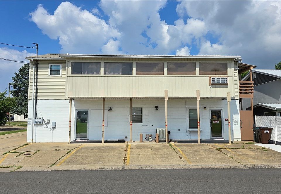 1st image of 209 Lee St