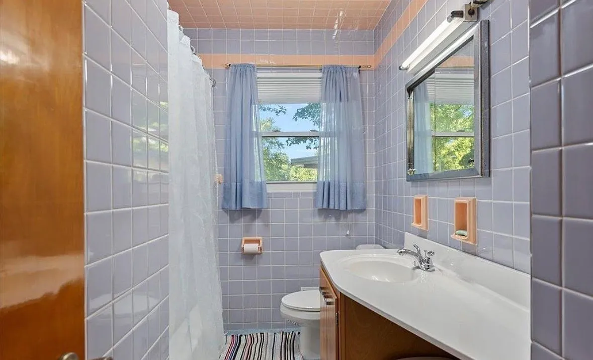 2 bed, 1297 sqft, $1,700 — Photo 3