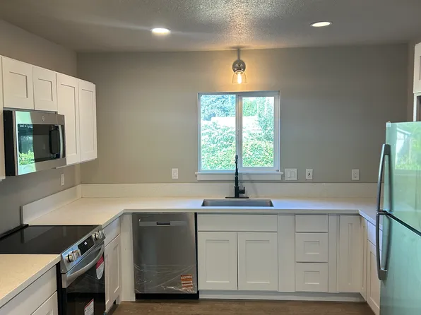 10125 N Macrum Ave, Portland, OR 97203