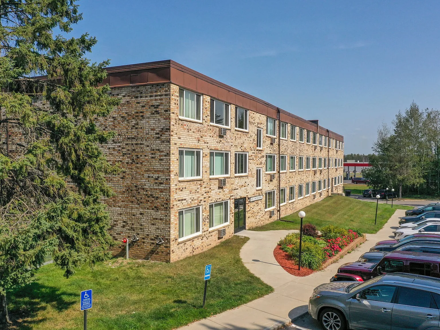 Park Villa Apartments — Photo 1