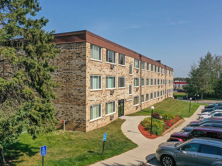 Park Villa Apartments — Photo 1