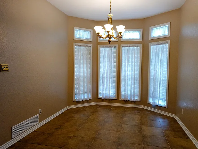 1802 Fairfax Cir — Photo 14