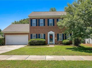 9913 Highlands Crossing Dr, Charlotte, NC 28277