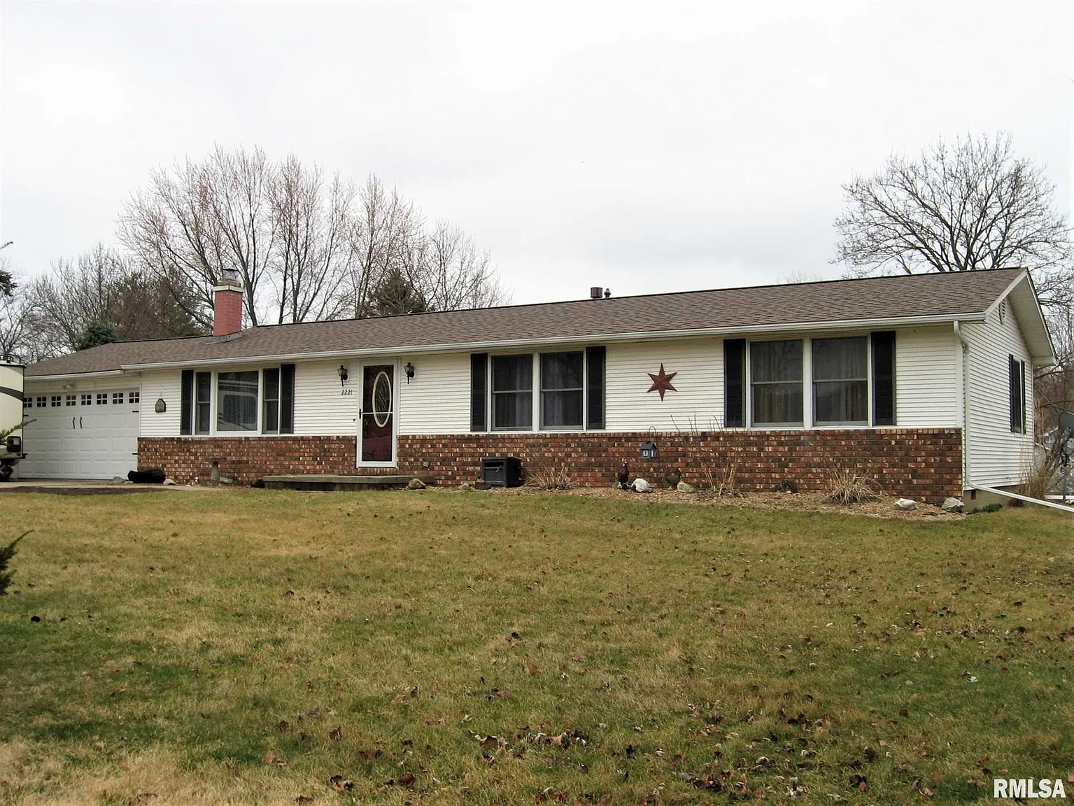 2221 Mayflower Dr photo 1