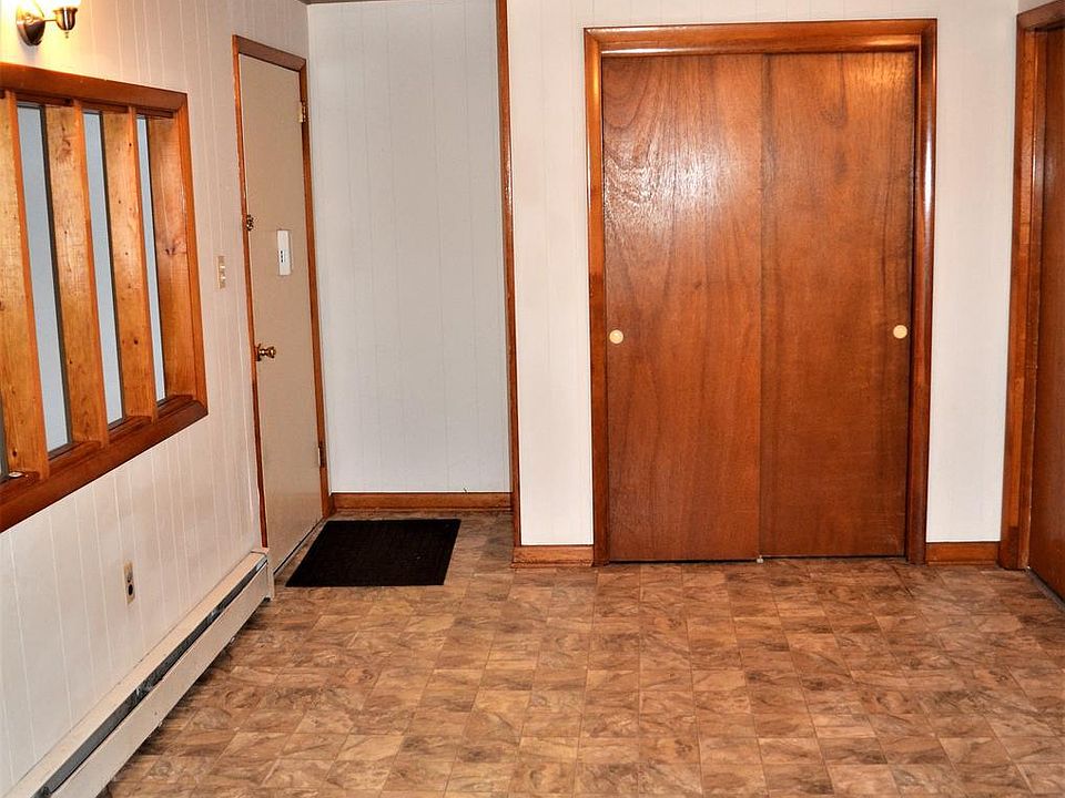 Entrance/Dining Area
