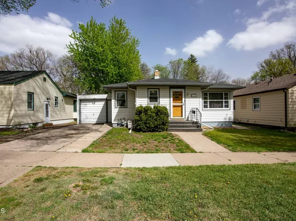 607 N 18th St, Bismarck, ND 58501
