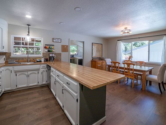 2nd image of 23899 Sierra Pine Ave
