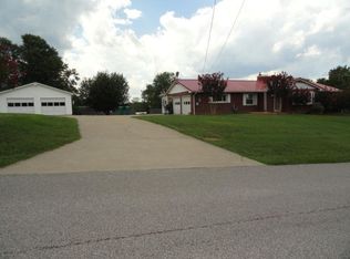 218 Irene Cir, Hurricane, WV 25526