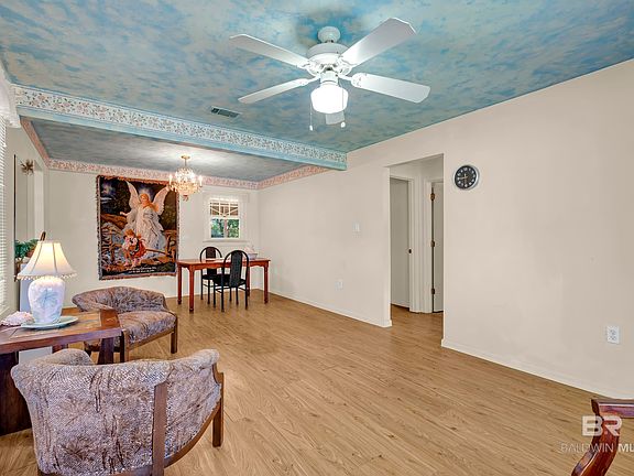 4th image of 304 W Myrtle Ave