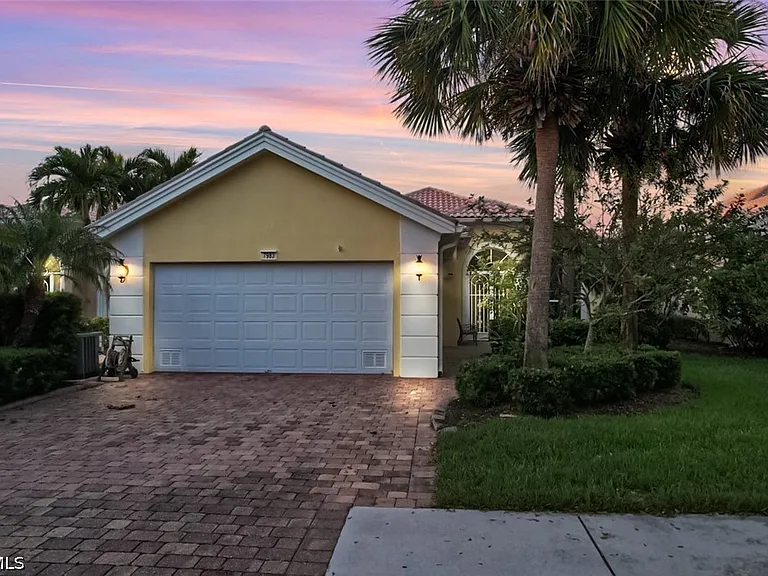 7983 Valentina Ct — Photo 42