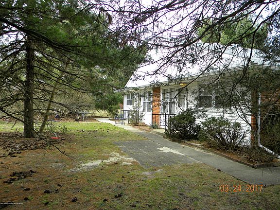 4th image of 258 Laurel Place #D