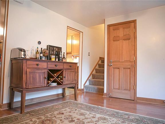 5th image of 9001 Laureate Ln