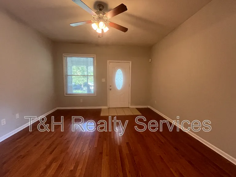 1531 Sturm Ave — Photo 4