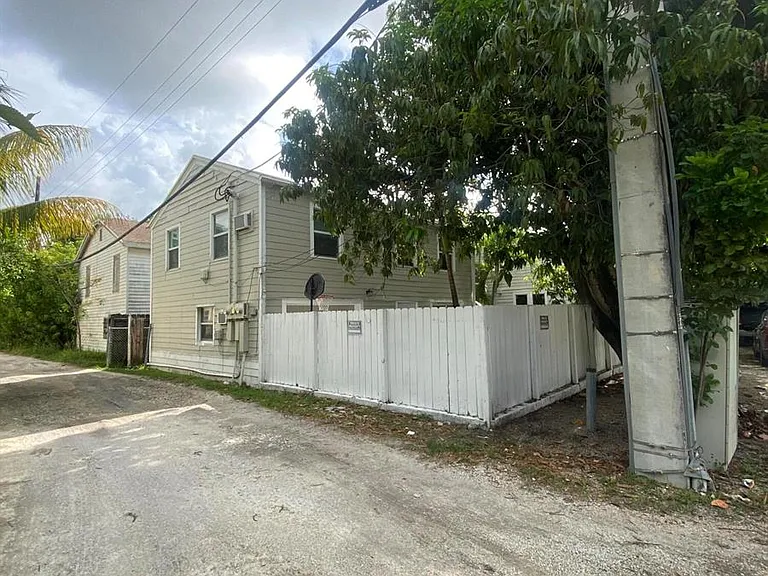 115 NE 2nd St #2 — Photo 1