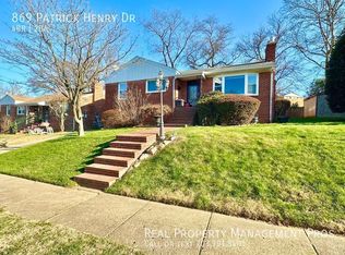 869 Patrick Henry Dr, Arlington, VA 22205