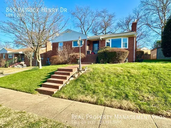 869 Patrick Henry Dr, Arlington, VA 22205