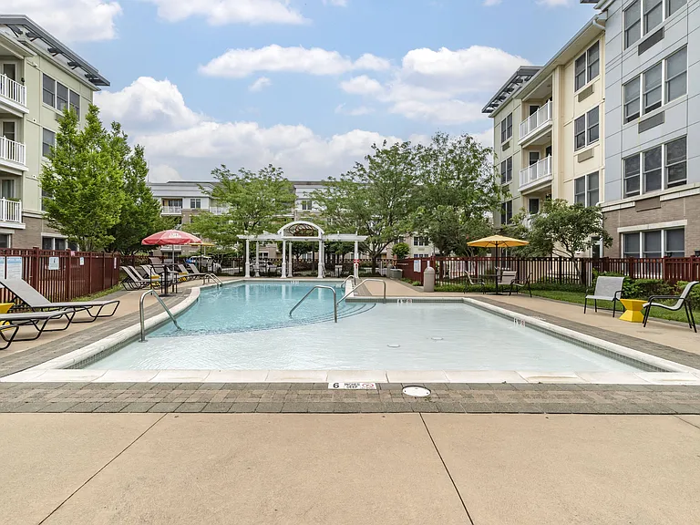 Pier Village Apartments — Photo 48