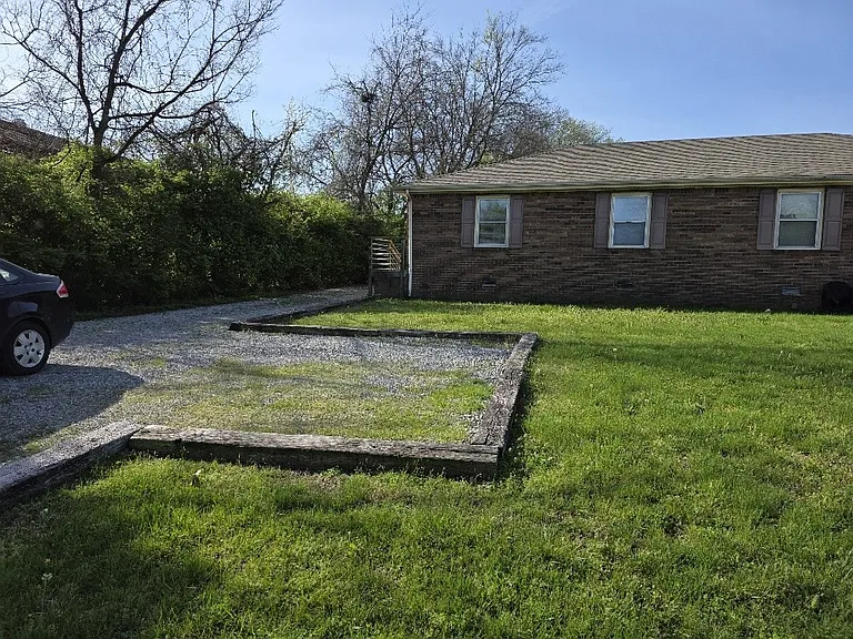 735 Long Hollow Pike — Photo 1