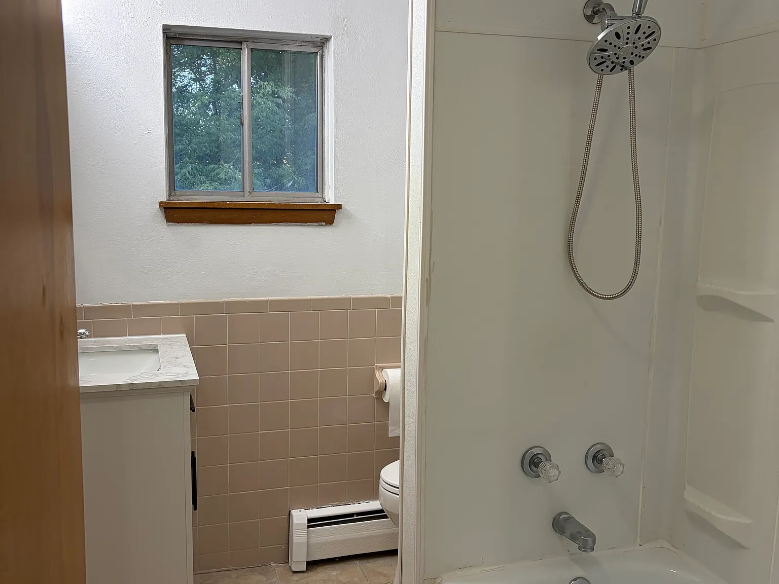 3 bed, 1.5 bath, 1176 sqft, $1,200 — Photo 4