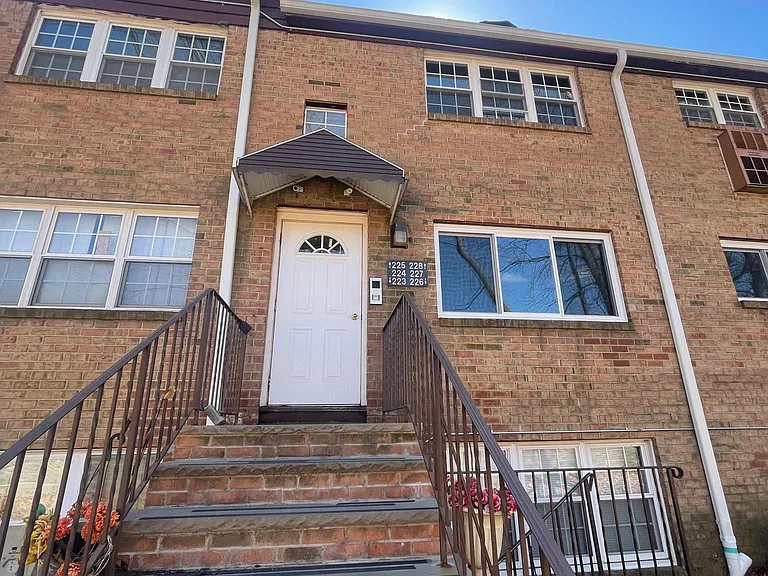 228 College Dr — Photo 12