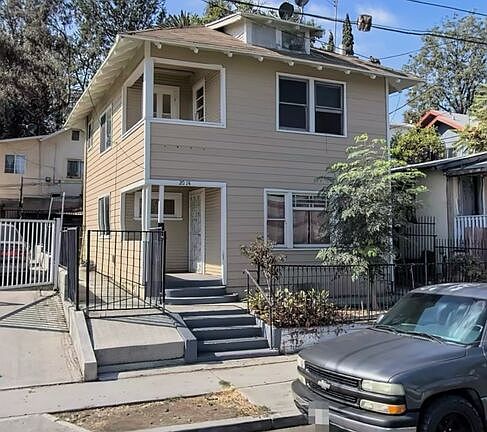 3rd image of 649 N Cummings St
